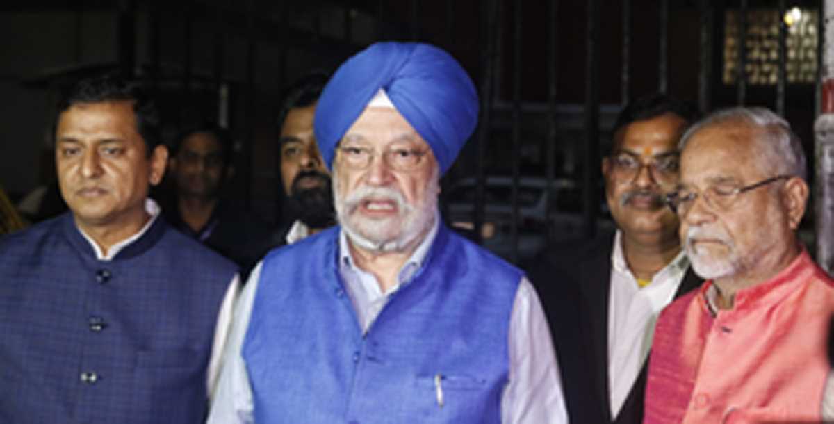 भाजपा नेताओं ने चुनाव आयोग से मुलाकात कर आप पर कार्रवाई करने की मांग की